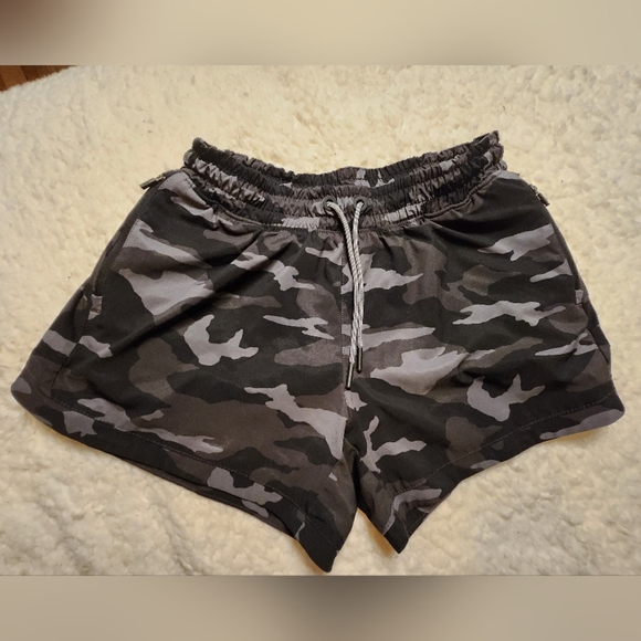 ATHLETA GIRL CAMO ATHLETIC SHORTS Girl's Sz XXL 16 - Picture 1 of 8